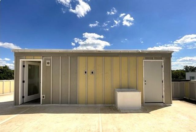 221 Walnut Avenue D, Charlotte, NC 28208