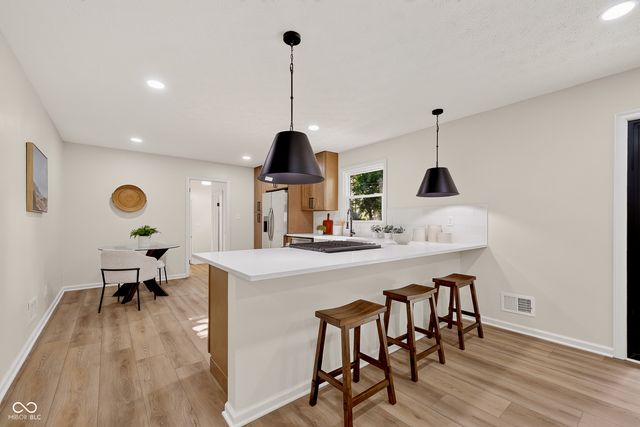 9230 Westfield, Indianapolis, IN 46240