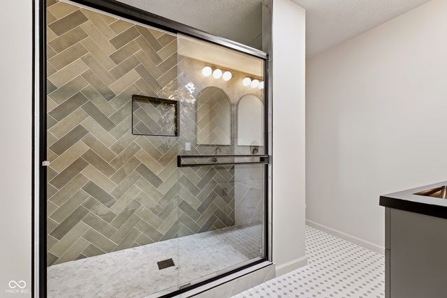 9230 Westfield, Indianapolis, IN 46240