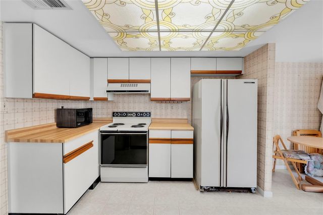 7600 BAYSHORE DRIVE 701, Treasure Island, FL 33706