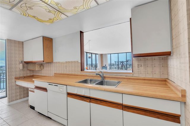 7600 BAYSHORE DRIVE 701, Treasure Island, FL 33706