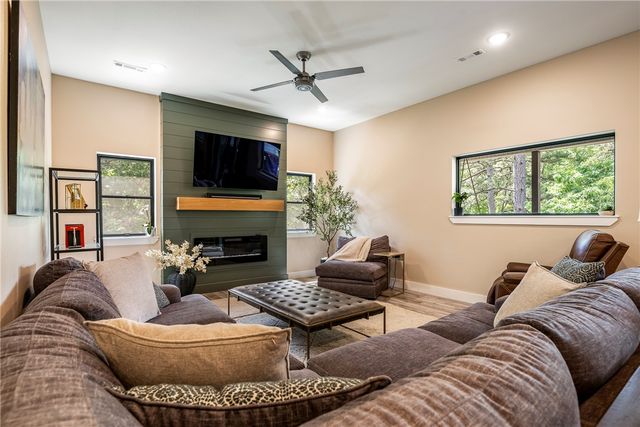 37 Shropshire Drive, Bella Vista, AR 72714