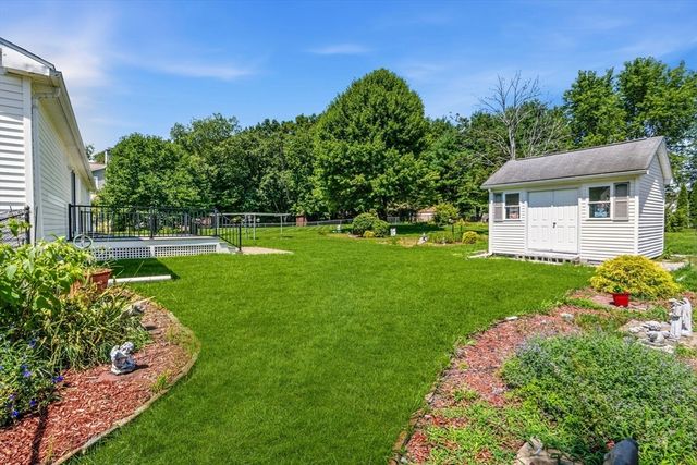 65 Plain St, Easthampton, MA 01027