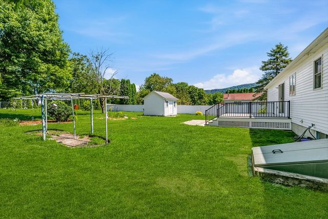 65 Plain St, Easthampton, MA 01027