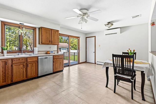 65 Plain St, Easthampton, MA 01027