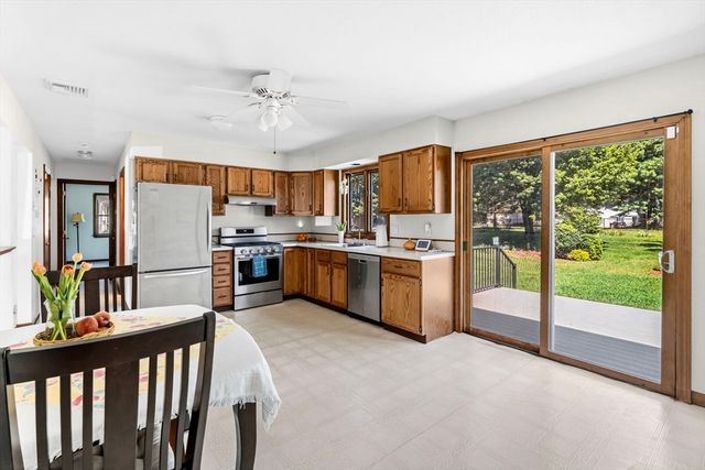 65 Plain St, Easthampton, MA 01027