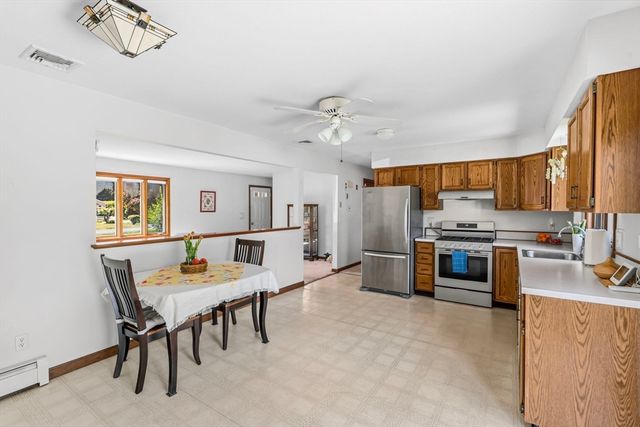 65 Plain St, Easthampton, MA 01027