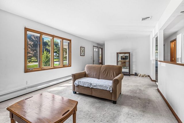 65 Plain St, Easthampton, MA 01027