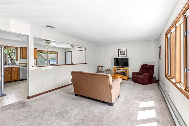 65 Plain St, Easthampton, MA 01027