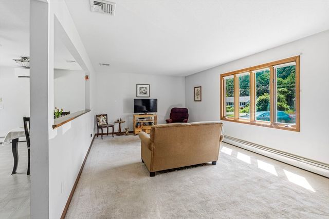 65 Plain St, Easthampton, MA 01027