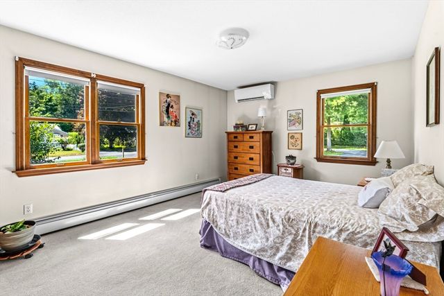 65 Plain St, Easthampton, MA 01027