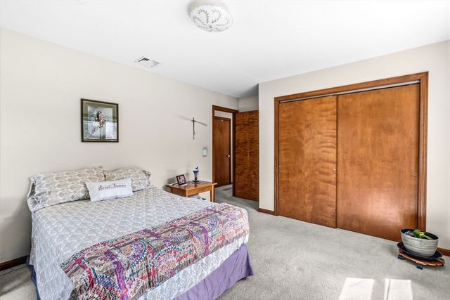 65 Plain St, Easthampton, MA 01027