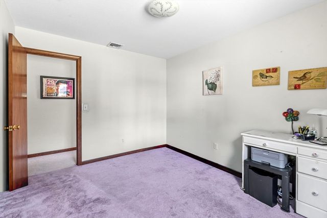 65 Plain St, Easthampton, MA 01027
