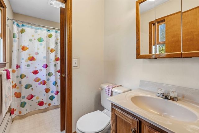 65 Plain St, Easthampton, MA 01027