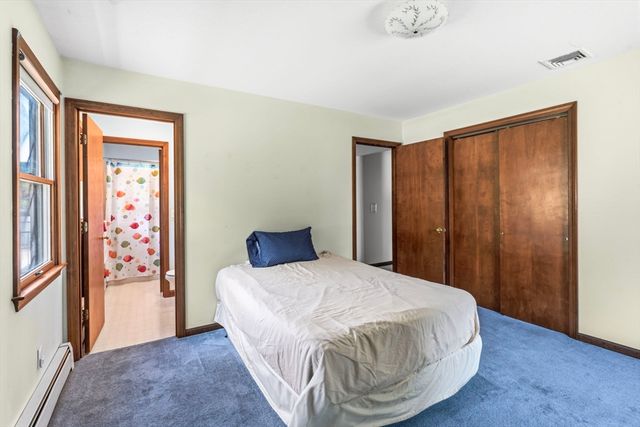 65 Plain St, Easthampton, MA 01027