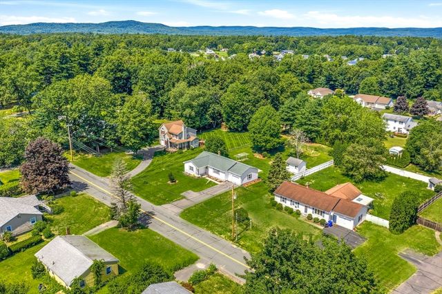 65 Plain St, Easthampton, MA 01027