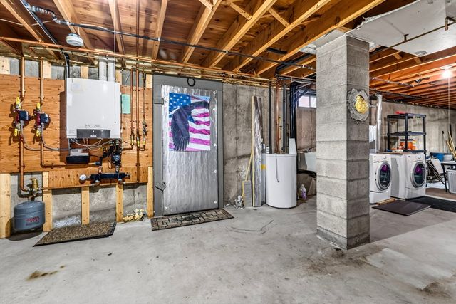 65 Plain St, Easthampton, MA 01027