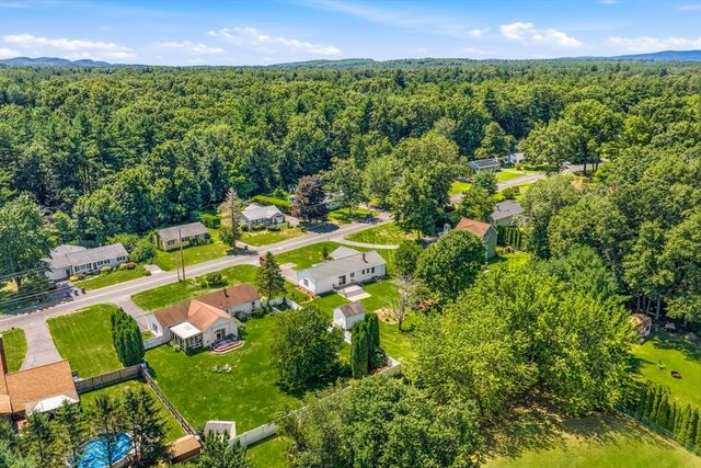 65 Plain St, Easthampton, MA 01027