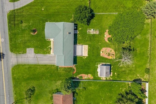 65 Plain St, Easthampton, MA 01027