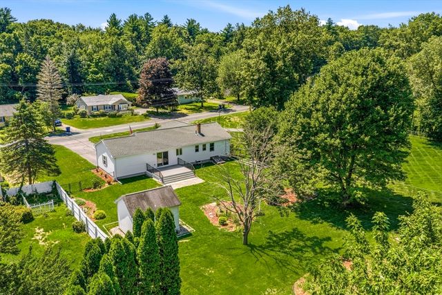 65 Plain St, Easthampton, MA 01027