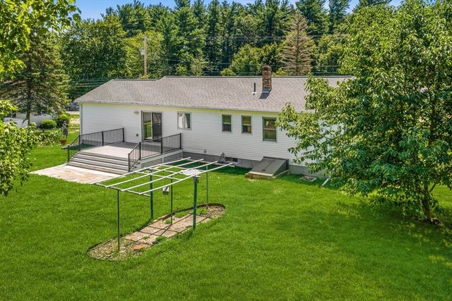 65 Plain St, Easthampton, MA 01027