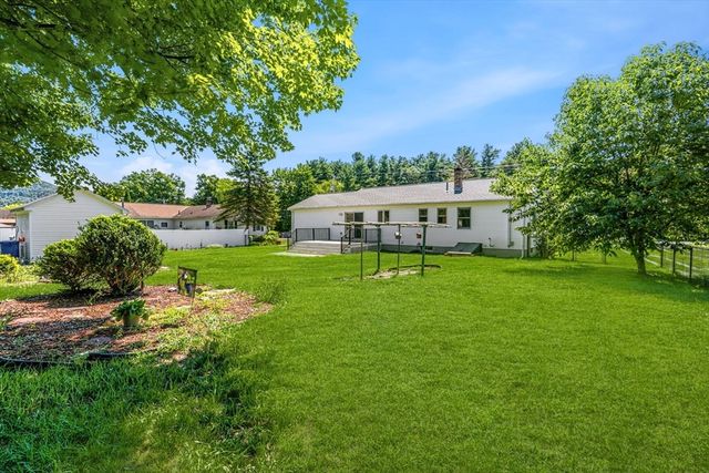 65 Plain St, Easthampton, MA 01027