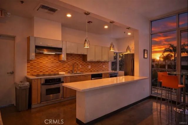 645 W 9th, Los Angeles, CA 90015