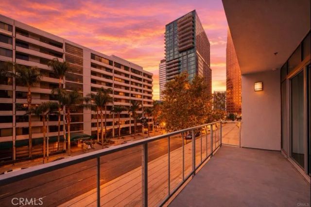 645 W 9th, Los Angeles, CA 90015