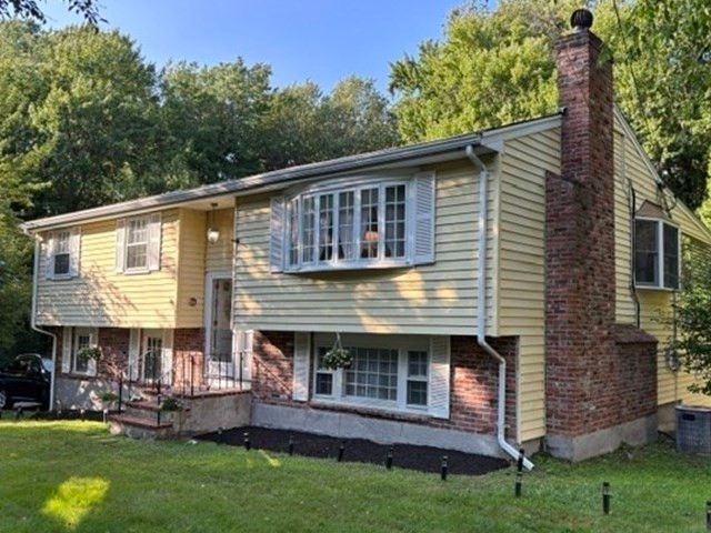 29 Old Coach Road, Canton, MA 02021