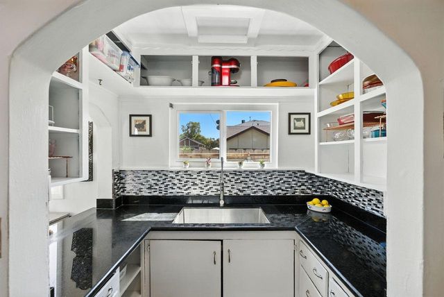 4037 42nd St, Sacramento, CA 95820