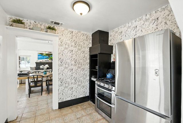 4037 42nd St, Sacramento, CA 95820