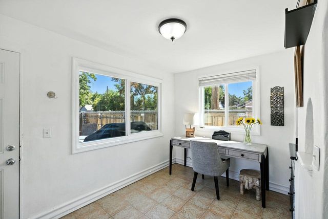 4037 42nd St, Sacramento, CA 95820