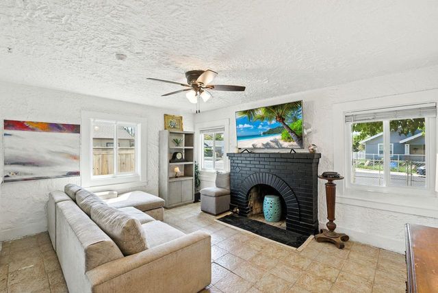 4037 42nd St, Sacramento, CA 95820