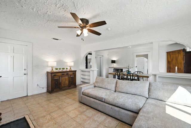 4037 42nd St, Sacramento, CA 95820