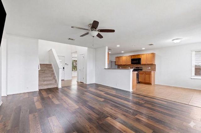 1121 Sweet Gum Dr, Kyle, TX 78640