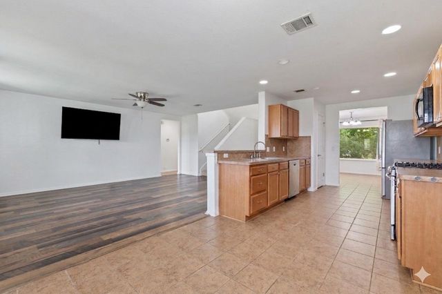 1121 Sweet Gum Dr, Kyle, TX 78640