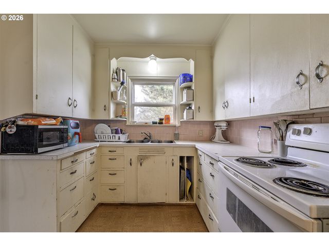 1701 ASH St, Forest Grove, OR 97116