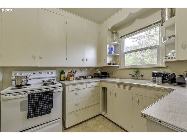 1701 ASH St, Forest Grove, OR 97116