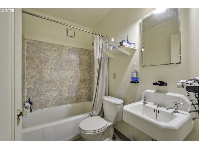 1701 ASH St, Forest Grove, OR 97116