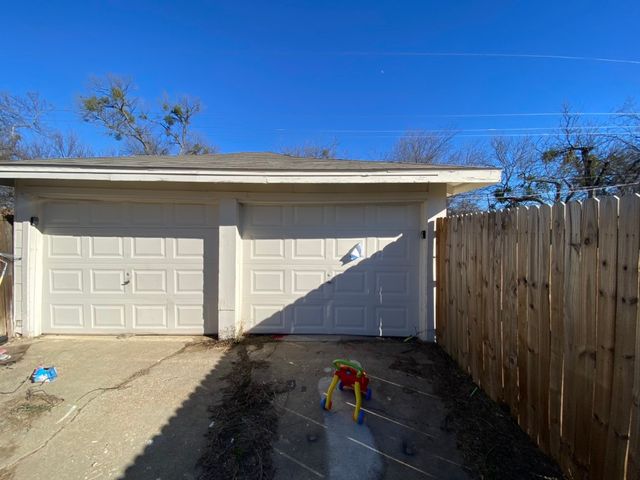 2509 Normont Circle, Fort Worth, TX 76103