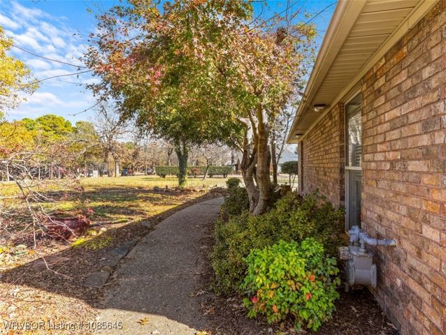 24727 Wolf Mountain Road, Wister, OK 74966