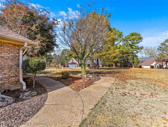 24727 Wolf Mountain Road, Wister, OK 74966
