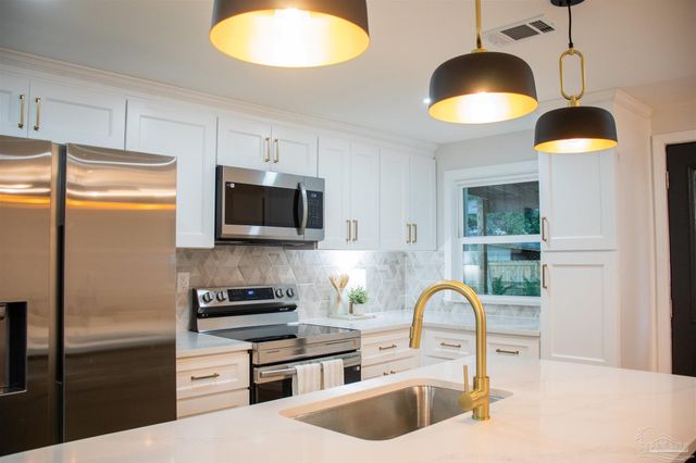 105 Monarch Ln, Pensacola, FL 32503
