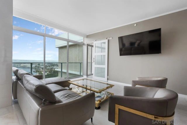1820 Avenida Del Mundo 1605, Coronado, CA 92118