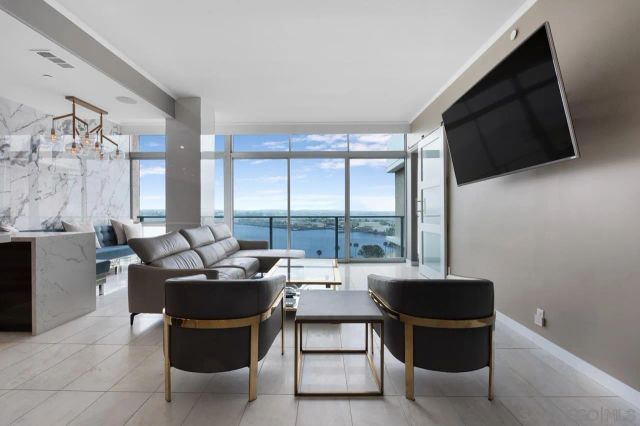 1820 Avenida Del Mundo 1605, Coronado, CA 92118