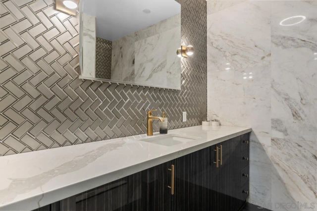 1820 Avenida Del Mundo 1605, Coronado, CA 92118