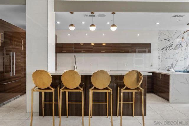 1820 Avenida Del Mundo 1605, Coronado, CA 92118