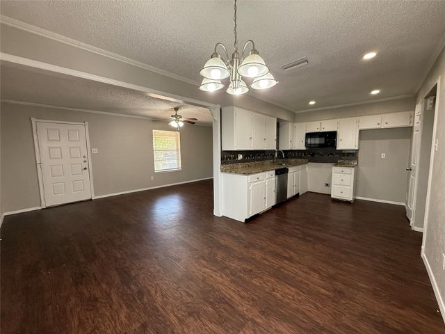 1407 La Fonda Drive, Seagoville, TX 75159