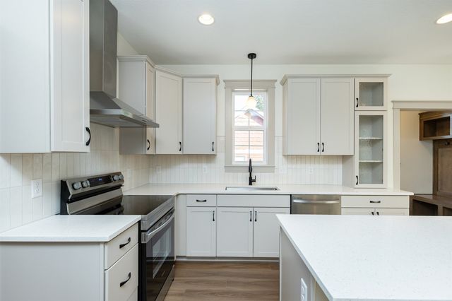 814 E Edison Avenue, Des Moines, IA 50315