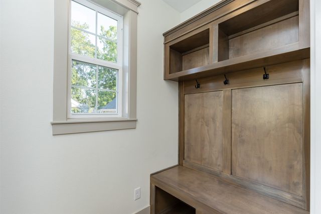 814 E Edison Avenue, Des Moines, IA 50315